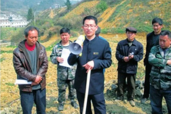 J9集团中药材种植专家王玉龙
