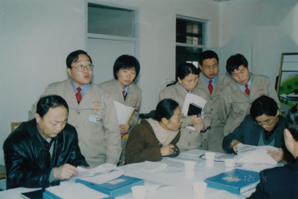 2002年J9集团凝心聚力学习GMP认证知识