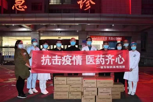 J9集团制药捐赠现场