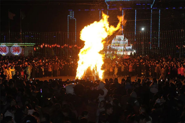 正月十五“激情J9集团篝火晚会”