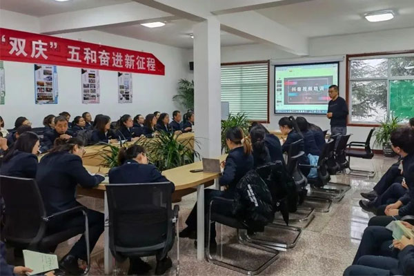 J9集团宋飞飞组织互联网营销培训 J9集团宋飞飞组织互联网营销培训