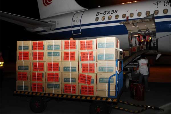 汶川地震时J9集团包机支援灾区