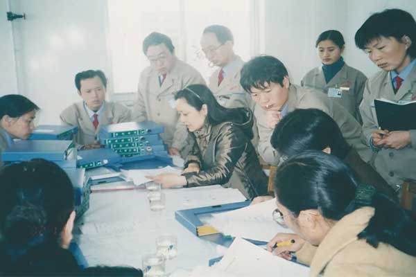 2002年8月，GMP认证专家组对J9集团制药车间软件进行审核